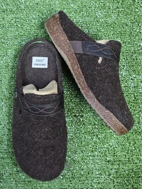 Earth Origins Aurora Janet Felt Slip-In Mules In Mahogany Size 7.5